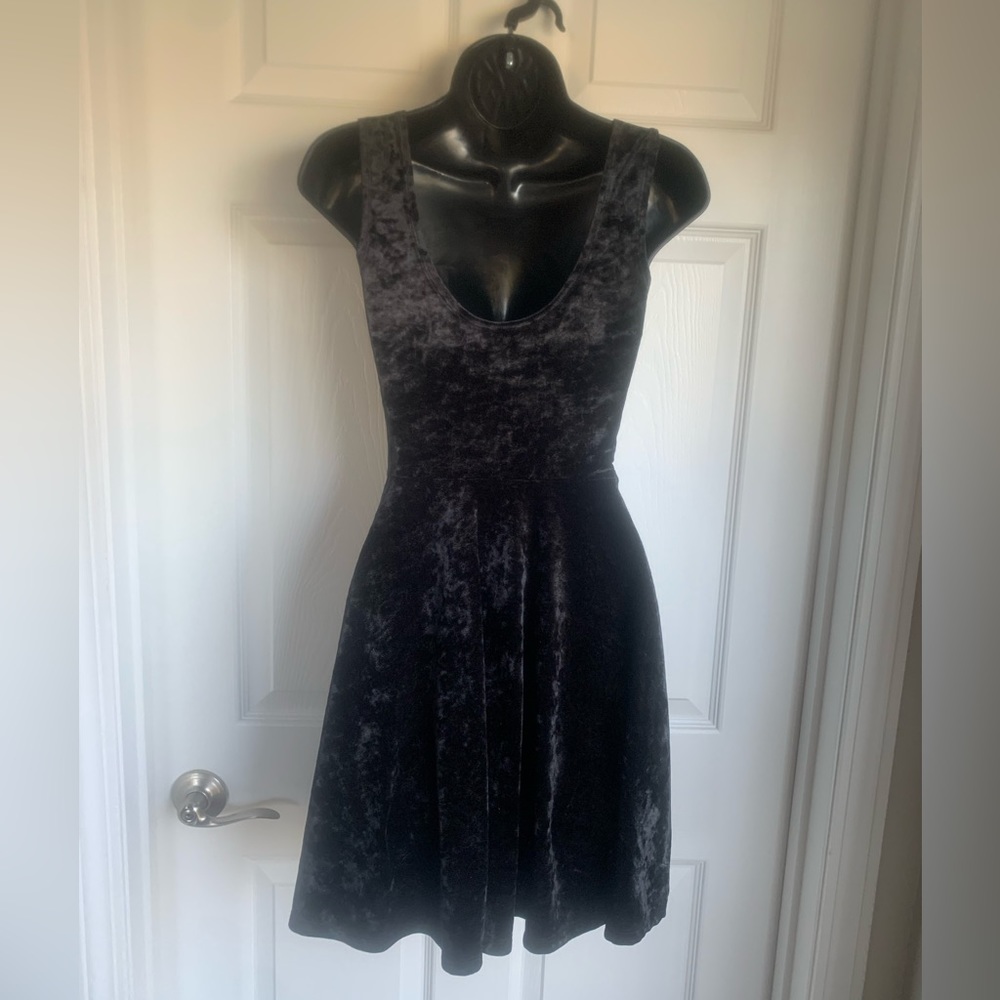 Black Velvet Dress - Picture 2 of 4